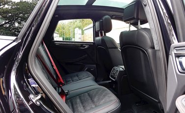 Porsche Macan Turbo Performance Package 18
