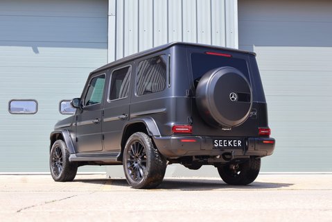 Mercedes-Benz G Series 2109 G 350 D 4MATIC AMG LINE PREMIUM MATT BLACK WRAPP 4