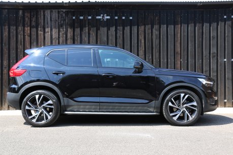 Volvo XC40 B4 R-Design Pro AWD MHEV - Pan Roof, Leather, Apple CarPlay