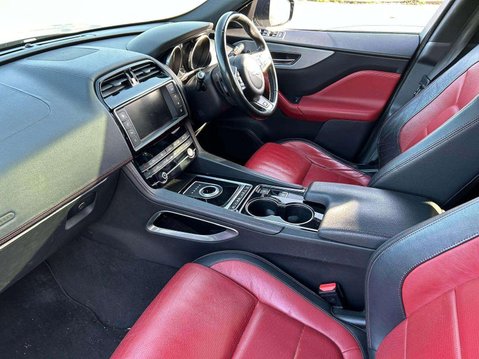 Jaguar F-Pace 2.0 D180 R-Sport Auto AWD Euro 6 (s/s) 5dr 4