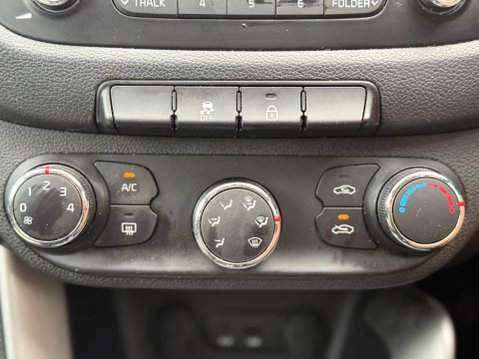 Kia Ceed 1.6 CRDi EcoDynamics 2 Euro 5 (s/s) 5dr 8