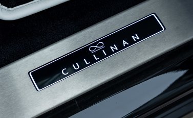 Rolls-Royce Cullinan Black Badge 29