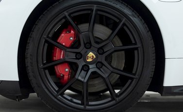 Porsche Taycan GTS Sport Turismo 8