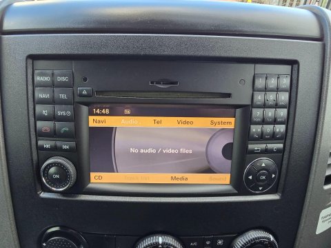 Mercedes-Benz Sprinter 319 CDI MWB 22