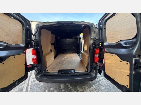 Vauxhall Vivaro L1H1 F2900 PRO S/S 36