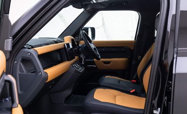 Land Rover Defender X 11