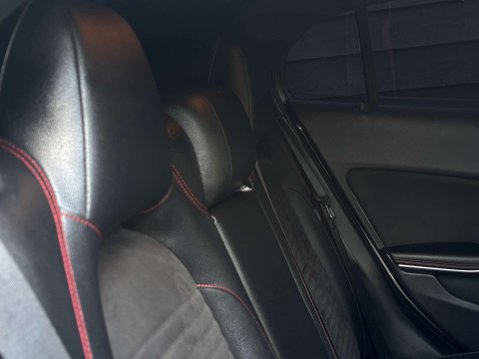 Mercedes-Benz GLA 2.1 GLA 220 AMG Line D 4Matic Auto 4WD 5dr 43