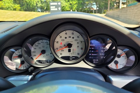 Porsche 911 CARRERA 4S PDK 32