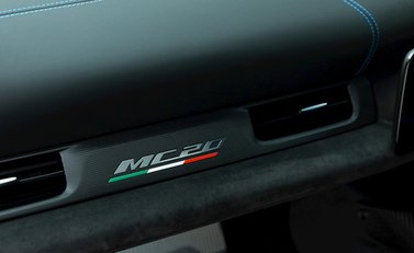Maserati MC20 16