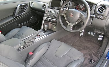 Nissan GT-R Premium Edition 7