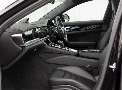 Porsche Panamera Turbo Sport Turismo 16