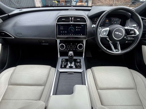 Jaguar XE 2.0 D180 R-Dynamic SE Saloon 4dr Diesel Auto Euro 6 (s/s) (180 ps) 50