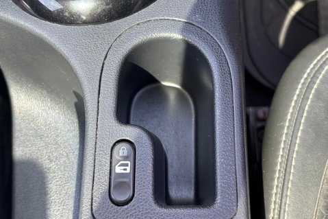 Nissan Qashqai 360 CAMERA..GLASS ROOF..SAT NAV..BLUETOOTH..10 SERVICES..STUNNING EXAMPLE 29