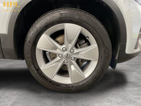 Volvo XC40 2.0 B3 MHEV Core SUV 5dr Petrol Hybrid DCT Auto Euro 6 (s/s) (163 ps) 10