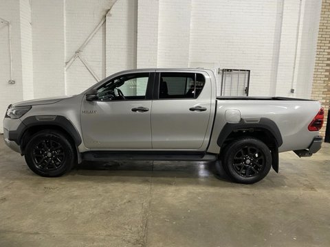 Toyota Hilux INVINCIBLE X 4WD 10