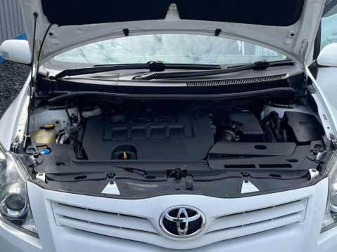 Toyota Auris 1.6 V-Matic SR Euro 5 5dr 28