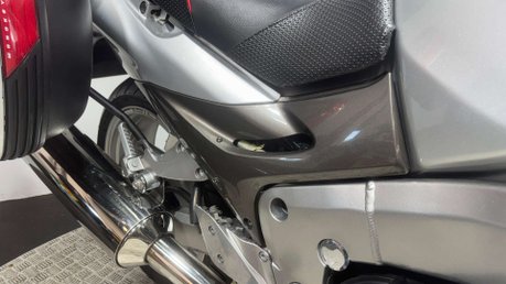 Kawasaki ZZR 2004 ONLY 29K FULL LUGGAGE NEW MOT SERVICED BIG CC TOURER 31