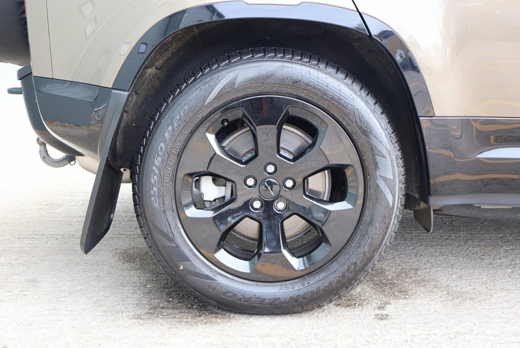 Land Rover Defender 110 D300 X-DYNAMIC HSE 7 SEATER  PRICE MATCH OFFER PREMIUM COLOUR  11