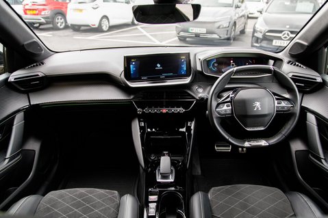 Peugeot 208 GT PREMIUM 3