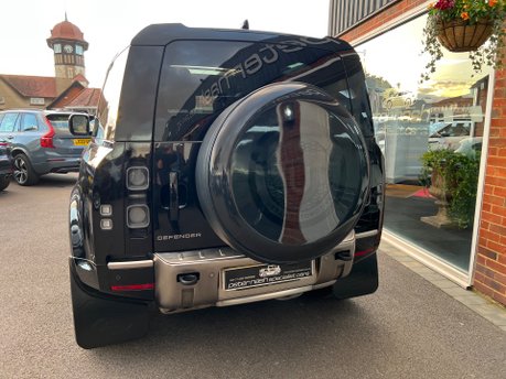 Land Rover Defender X MHEV 13