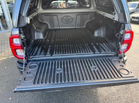 Toyota Hilux INVINCIBLE X 4WD D-4D DCB 11