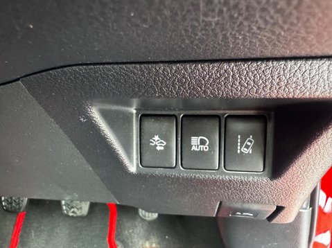 Toyota Yaris VVT-I DESIGN 39