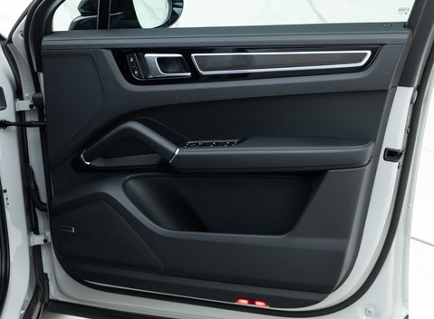 Porsche Cayenne GTS 19