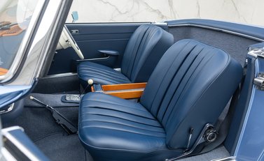 Mercedes-Benz 280 SL W113 Pagoda 21