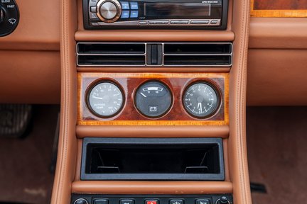 Rolls-Royce Corniche IV 21