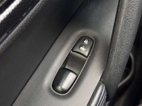 Nissan X-Trail 1.6 dCi Tekna XTRON Euro 5 (s/s) 5dr 71