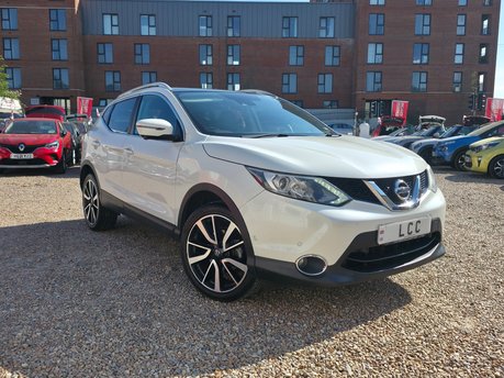 Nissan Qashqai DCI TEKNA.. 8 SERVICES.. 1 PREVIOUS KEEPER.. £20 ROAD TAX.. 70MPG..STUNNING