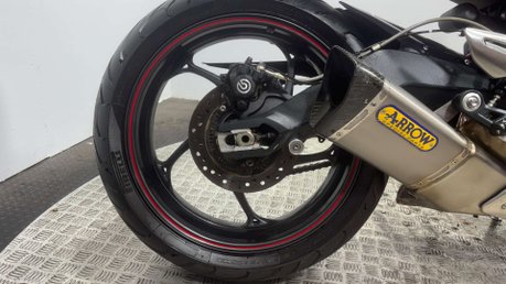Triumph Street Triple R 2014 ONLY 15K NEW MOT ARROW EXHAUST VERY CLEAN NAKED 47