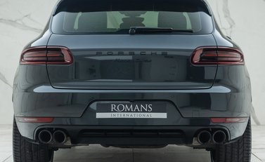 Porsche Macan TURBO 8