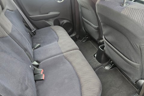 Honda Jazz I-VTEC ES..12 SERVICES LAST ONE @75K .. BEST COLOUR !!.. 1 PREVIOUS KEEPER  15
