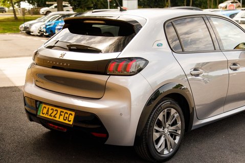 Peugeot 208 ALLURE PREMIUM 10