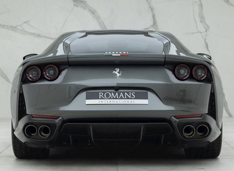 Ferrari 812 Superfast 5