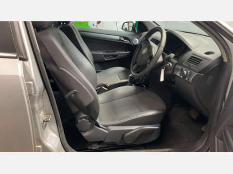 Vauxhall Astra 1.8i 16v Design Hatchback 5dr Petrol Automatic (187 g/km, 138 bhp) 11