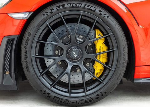 Porsche 911 GT2 RS (991)