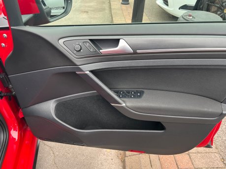 Volkswagen Golf GTI TSI 33