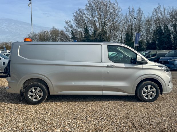 Ford Transit Custom LWB L2H1 Low Roof Limited 300 AirCon Alloys SELECT 5