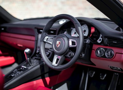 Porsche 911 (991.2) Targa 4 GTS 13