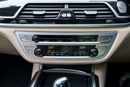 BMW 7 Series M760LI XDRIVE 20