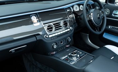 Rolls-Royce Dawn Black Badge 18