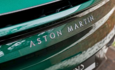 Aston Martin DBS Superleggera 30