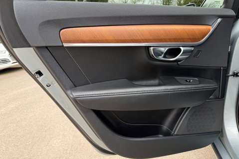 Volvo V90 D5 POWERPULSE INSCRIPTION PRO AWD -PAN ROOF - £6320 OPTIONAL EXTRAS  29