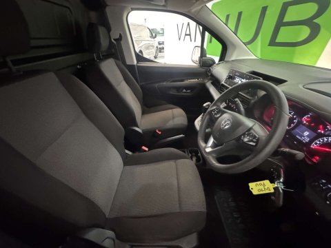 Vauxhall Combo 2300 1.5 SportIVE TD S/S 17