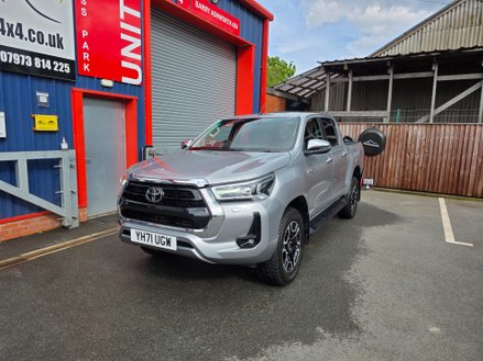 Toyota Hilux INVINCIBLE 4WD D-4D DCB AUTO