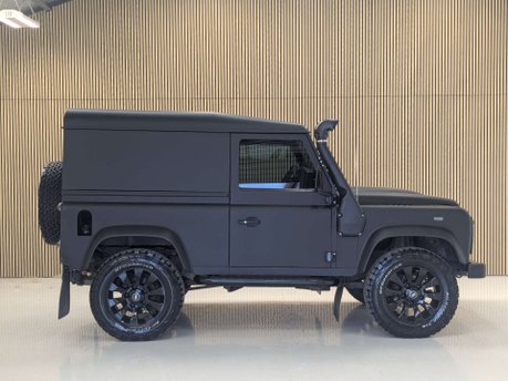 Land Rover Defender 2.2 Defender 90 Hard Top TD 4WD 5dr 11