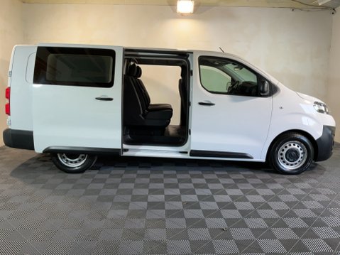 Vauxhall Vivaro 2.0 Turbo D 3100 Dynamic Crew Van L2 H1 Euro 6 (s/s) 5dr 4