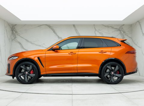 Jaguar F-Pace SVR 2